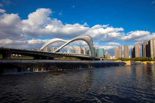 南中环桥周边交通压力增大 交警给出绕行建议