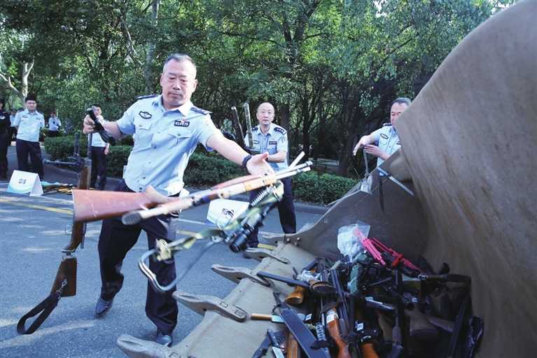 太原公安集中销毁非法枪爆物品