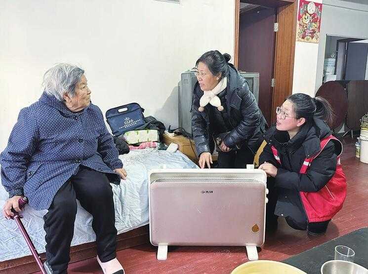 热力主管道漏水 216户居民停暖 多方连夜抢修恢复供热 