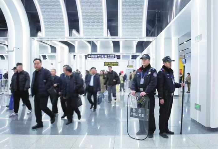 实行“一站一策”措施 太原公安保障地铁安全有序运行