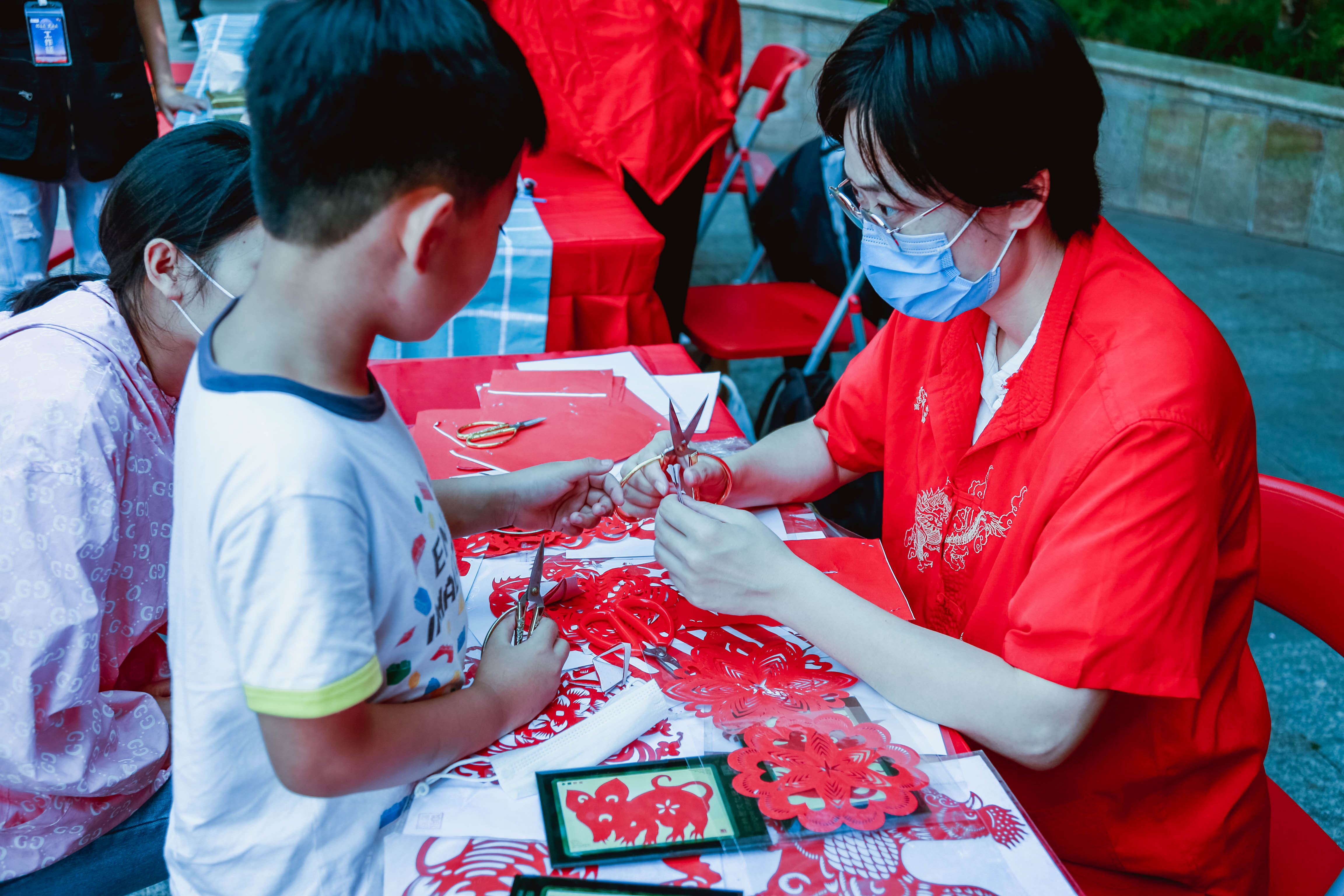 从学习技艺到社区共治 “霞韵小铺”绽放社区新活力