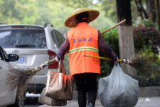 点滴举措贴心呵护 晋源区为环卫工人送上暖心礼包 