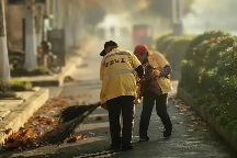 扬尘治理亮剑 并州蓝天“加码 城管环卫系统道路扬尘治理工作纪实 